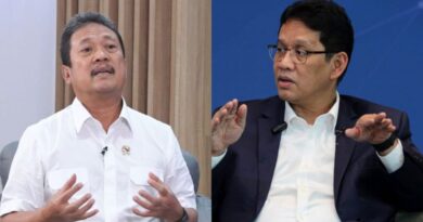Menteri Kelautan dan Perikanan (KKP) Sakti Wahyu Trenggono dengan Menteri Keuangan (Menkeu) Purbaya Yudhi Sadewa