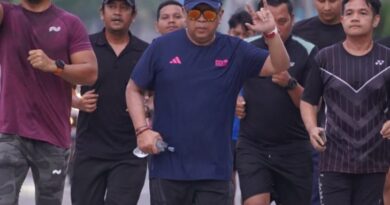 Sekretaris Jenderal (Sekjen) Dewan Pimpinan Pusat (DPP) PDI Perjuangan, Hasto Kristiyanto saat melakukan jogging di Samarinda