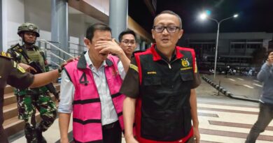 Tim Kejati Kaltim saat melakukan eksekusi penahanan terhadap Direktur Tiga Perusahaan terkait kasus dugaan korupsi izin tambang di lahan transmigrasi Kukar. (IST)
