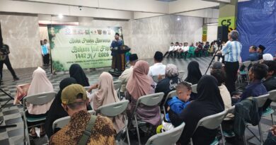 Buka puasa bersama yang menghadirkan anak yatim piatu, marbot masjid, hingga petugas kebersihan parit.