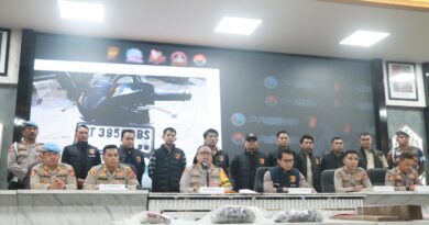Kapolresta Samarinda, Kombes Pol Hendri Umar saat merilis kasus mutilasi dengan mengamankan dua pelaku. (IST)