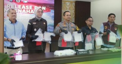 Kapolres Berau, Ridho Tri Putranto saat memimpin pers rilis kasus ungkapan 10 Kg narkoba jenis sabu di wilayah hukum Polres Berau. (IST)