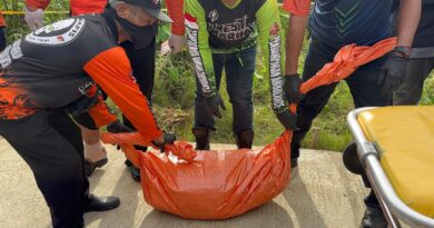 Tim Inafis Satreskrim Polresta Samarinda saat melakukan proses evakuasi dari temuan jenazah