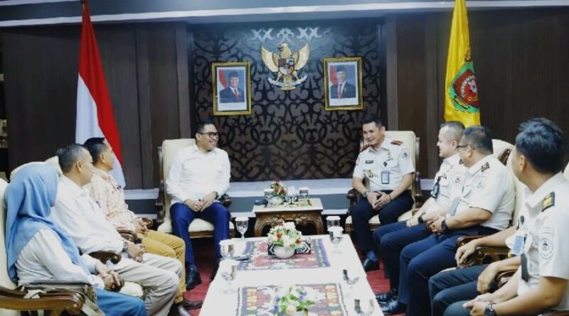 Wali Kota Samarinda, Andi Harun, secara resmi menerima audiensi Kepala Kantor Imigrasi Kelas I TPI Samarinda yang baru, Misnal Ariyanto