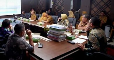 Rapat presentasi perencanaan kios sementara Pasar Segiri