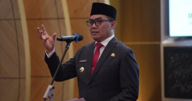Wali Kota Samarinda, Andi Harun saat melantik Neneng Chamelia Shanti jadi Sekda