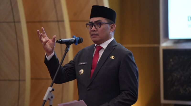 Wali Kota Samarinda, Andi Harun saat melantik Neneng Chamelia Shanti jadi Sekda
