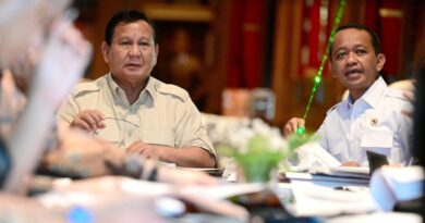 Presiden Prabowo Subianto dan Menteri Energi dan Sumber Daya Mineral (ESDM) Bahlil Lahadalia