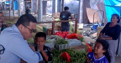 Wali Kota Samarinda, Andi Harun melakukan tinjauan di pasar Segiri