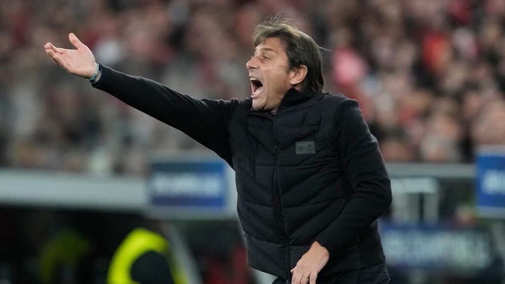 Antonio Conte umumkan tinggalkan Napoli