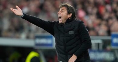 Antonio Conte umumkan tinggalkan Napoli