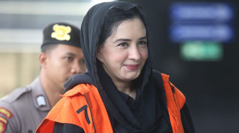 Bupati Pekalongan nonaktif, Fadia Arafiq