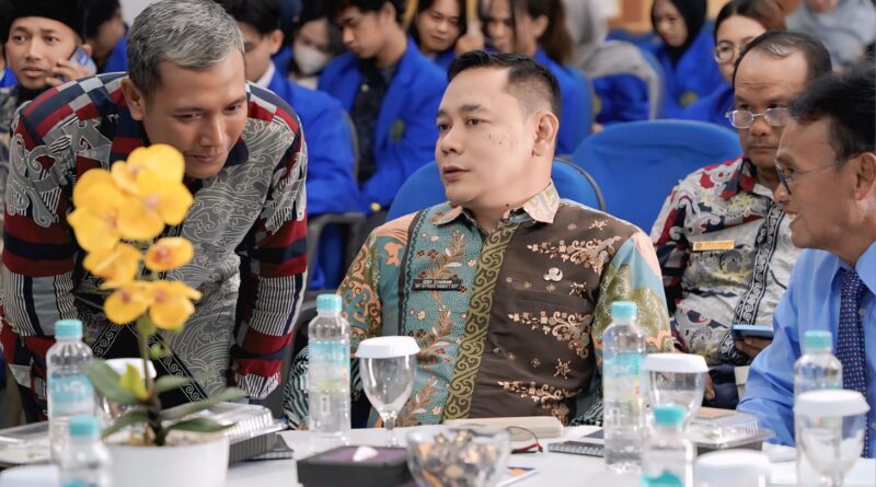 Pelaksana Tugas (Plt) Sekretaris DPRD Kota Samarinda, Eddy Syahrani hadiri uji publik Raperda Penanggulangan Bencana Daerah.