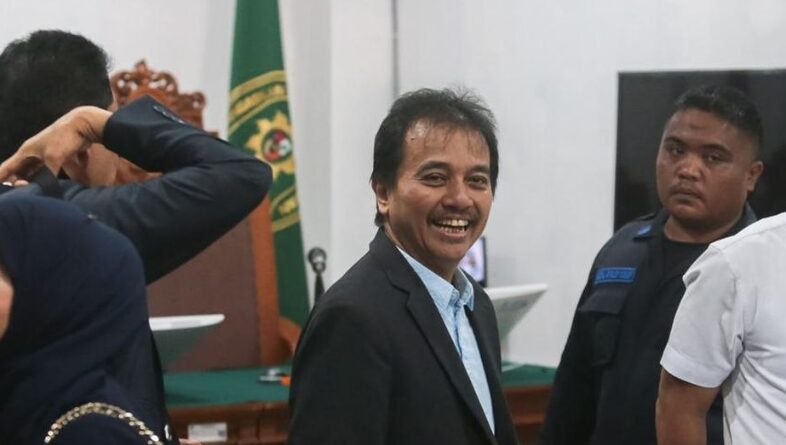 Praperadilan Roy Suryo terkait upaya paksa larangan bepergian ke luar negeri ditolak