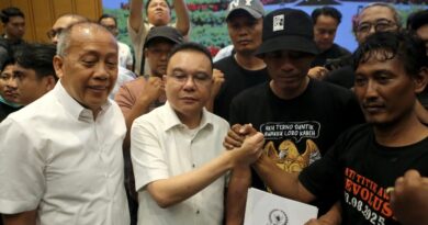 pimpinan DPR saat menerima audiensi Aliansi Masyarakat Pati Bersatu (AMPB) di Kompleks Parlemen