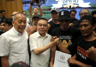 pimpinan DPR saat menerima audiensi Aliansi Masyarakat Pati Bersatu (AMPB) di Kompleks Parlemen