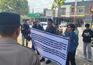 JAMPER Kaltim menggelar aksi demonstrasi di Kantor Dinas ESDM Kaltim