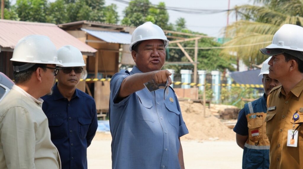 Wakil Ketua I DPRD Kalimantan Timur Ekti Imanuel tinjau pembangunan Gedung Rektorat Sekolah Tinggi Teologi (STT) Tenggarong