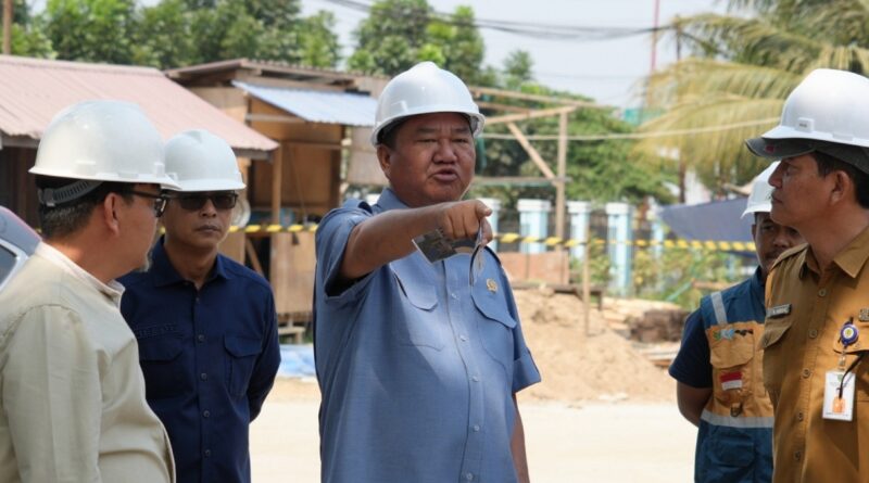 Wakil Ketua I DPRD Kalimantan Timur Ekti Imanuel tinjau pembangunan Gedung Rektorat Sekolah Tinggi Teologi (STT) Tenggarong